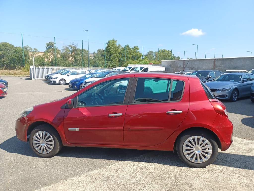 Renault Clio - III PHASE 2 1.5 DCi DYNAMIQUE TOMTOM - 5 PORTES HISTORIQUE COMPLET