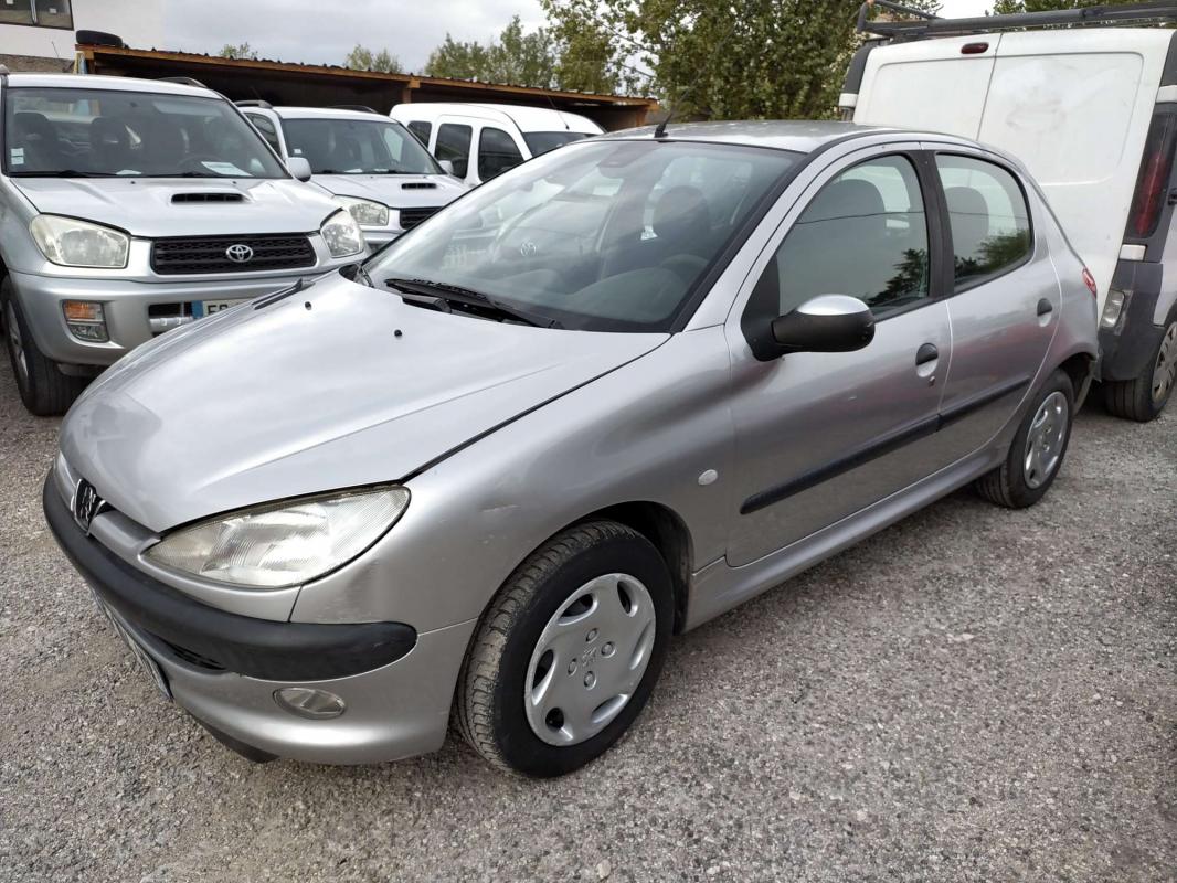 PEUGEOT 206 - XT PACK CLIM 1,4I BOITE AUTO (1999)