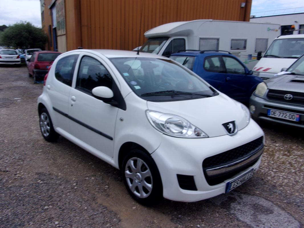 PEUGEOT 107 - 1,0I PACK 70CV (2011)