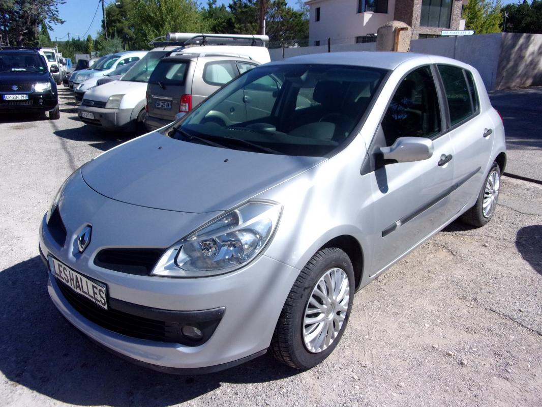 Renault Clio - III Phase1 1,6 16v 110cv BOITE AUTO PROACTIVE DYNAMIQUE