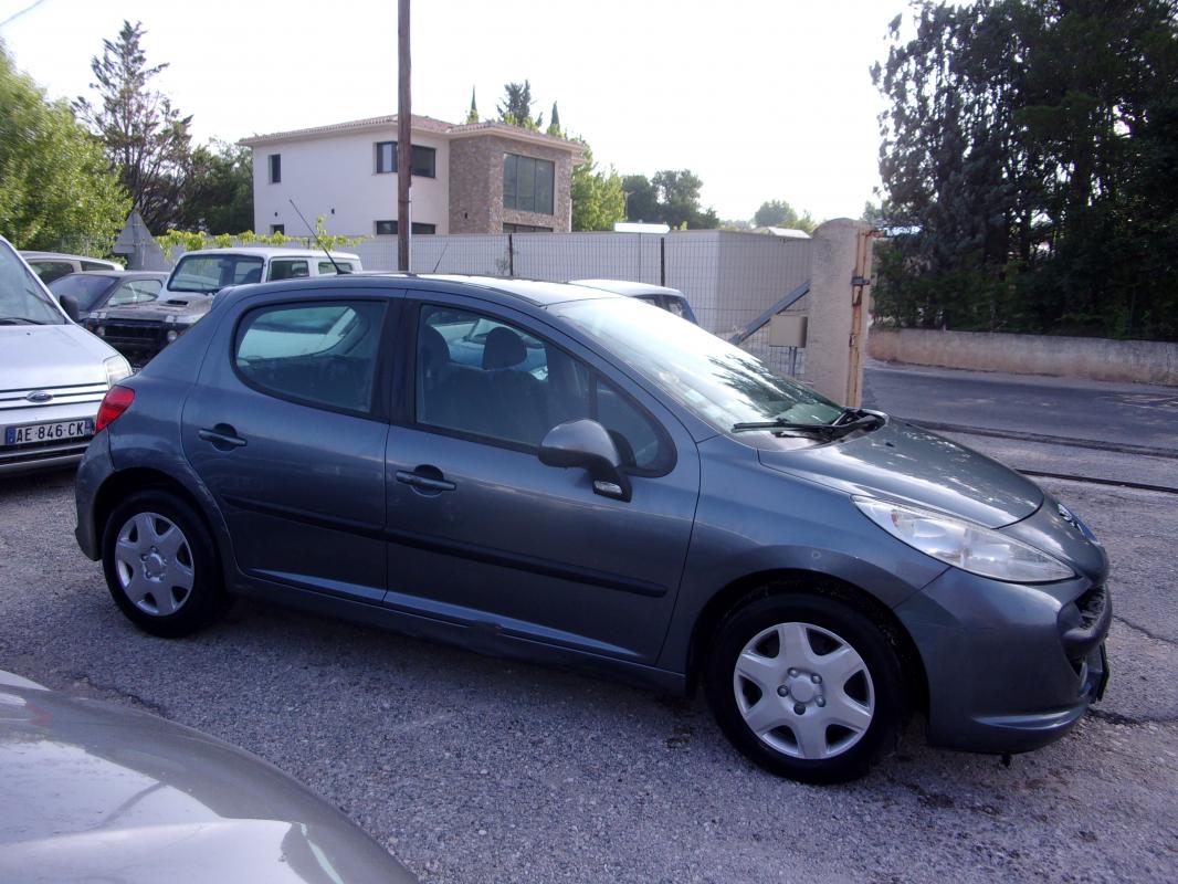 Peugeot 207 - 1,4 HDI 70CV PREMIUM BLUE LION
