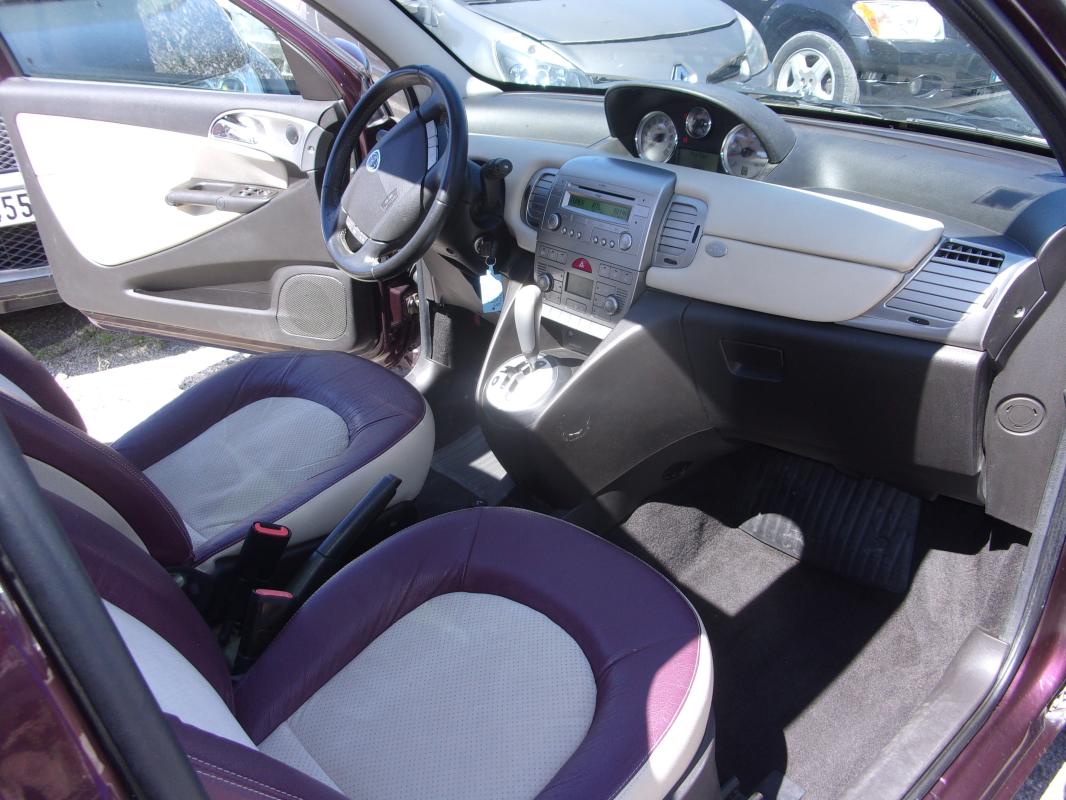 Lancia Ypsilon - 1,4 PLATINO BOITE AUTO