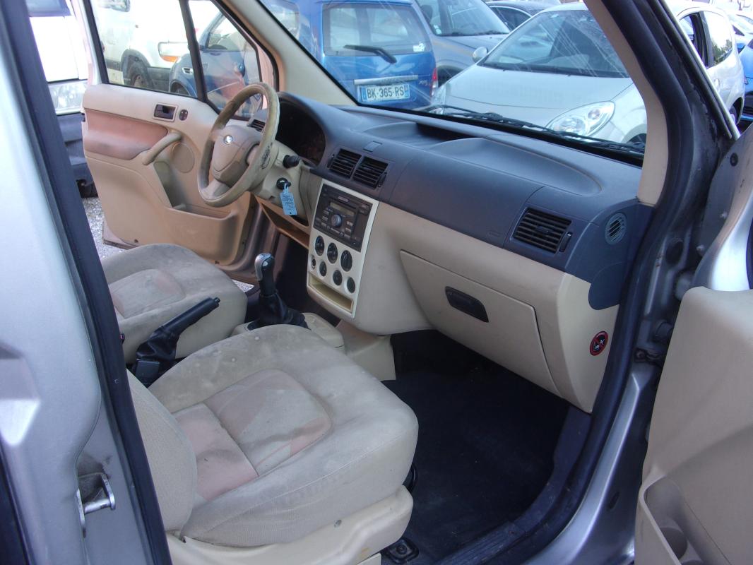 Ford Tourneo Connect - 1,8 TDCI 110CV T210 COURT