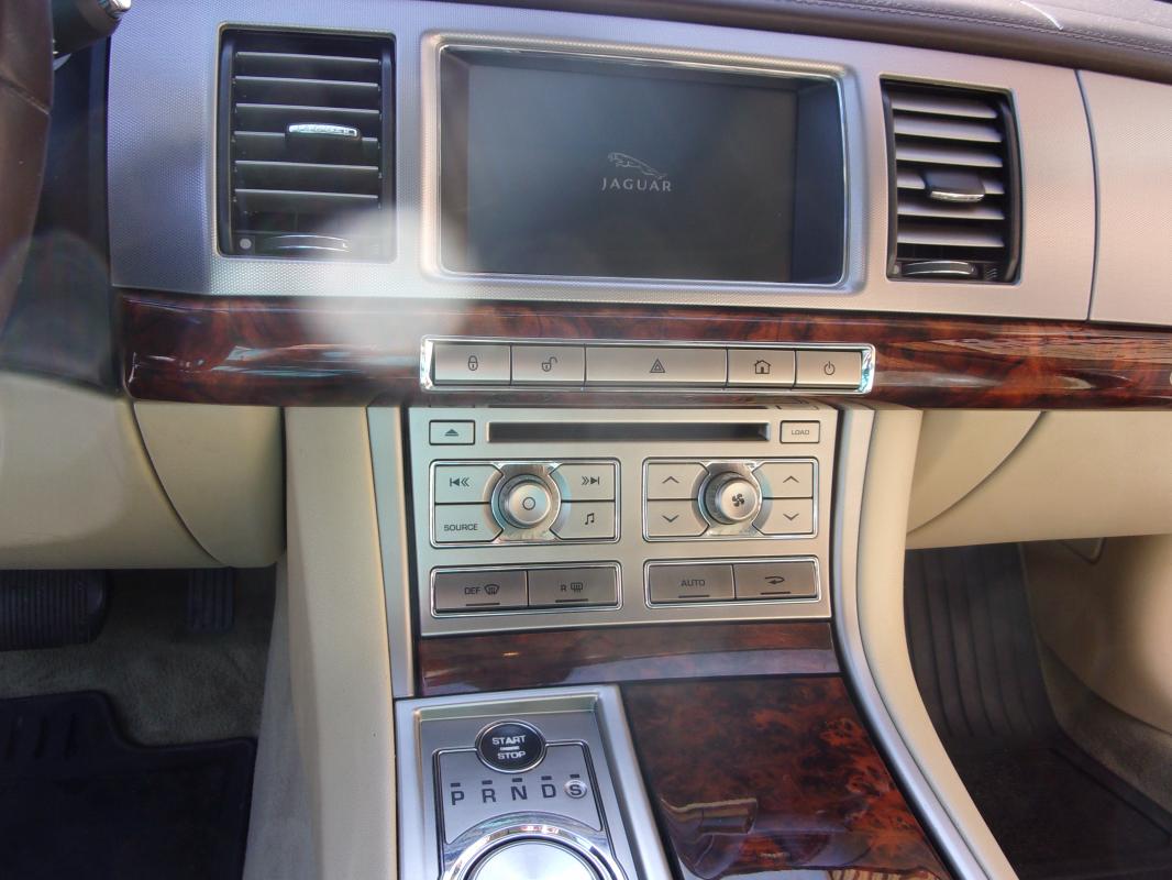 Jaguar XF - 2,7 V6D BI-TURBO 207CV PREMIUM BOITE AUTO