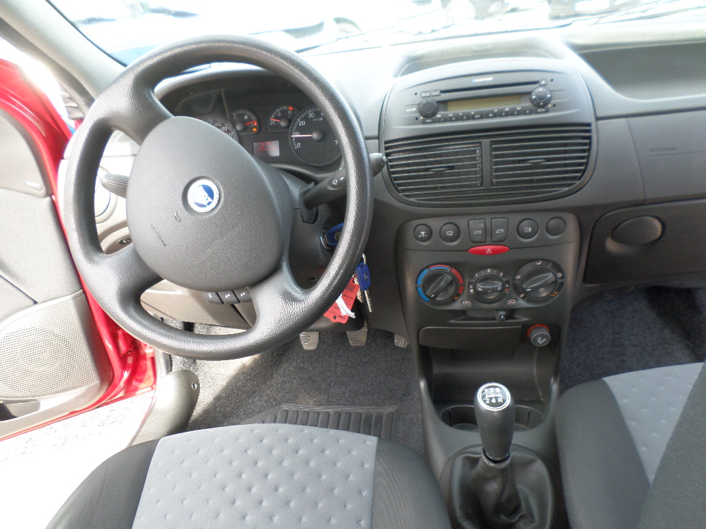 Fiat Punto - 1,3 16v 70cv multijet Cult II