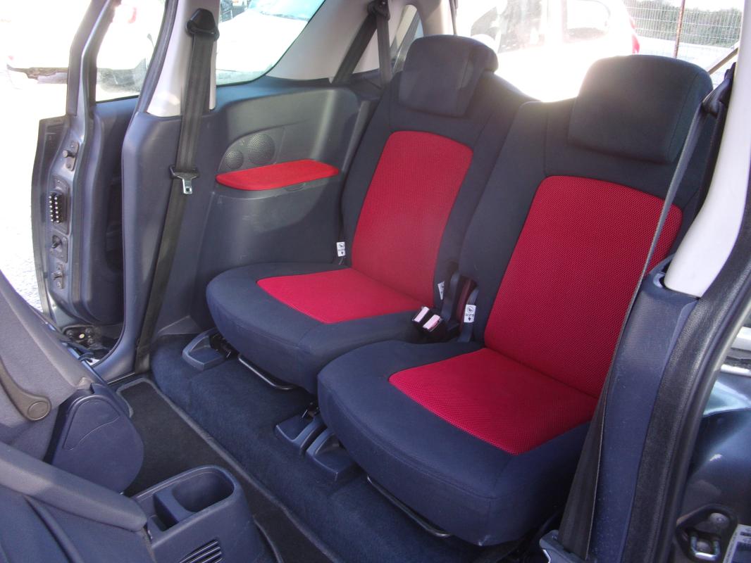 Peugeot 1007 - 1,6 16v TRONIC DOLCE BOITE AUTO